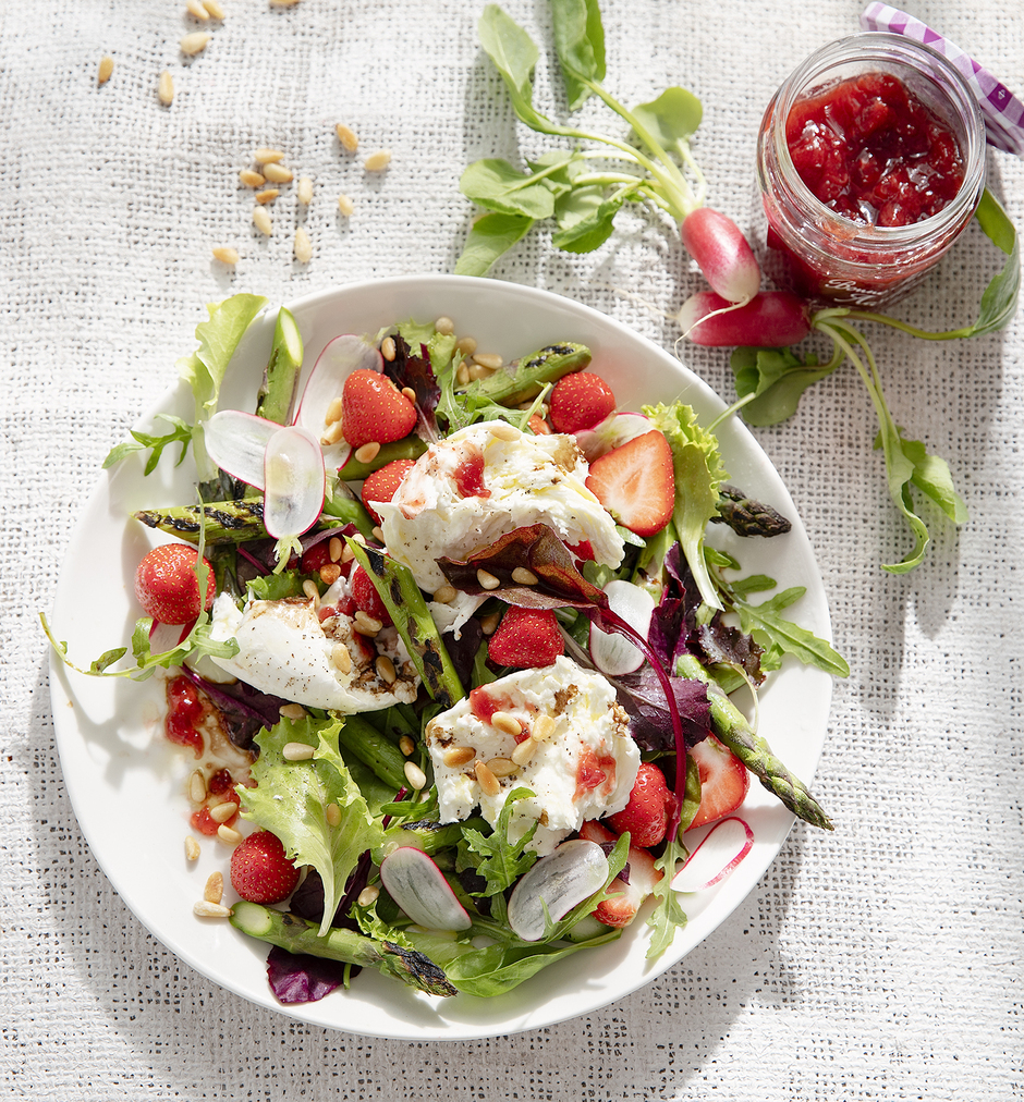 Salade Met Groene Asperges Aardbeien En Aardbeienvinaigrette Bonne Maman